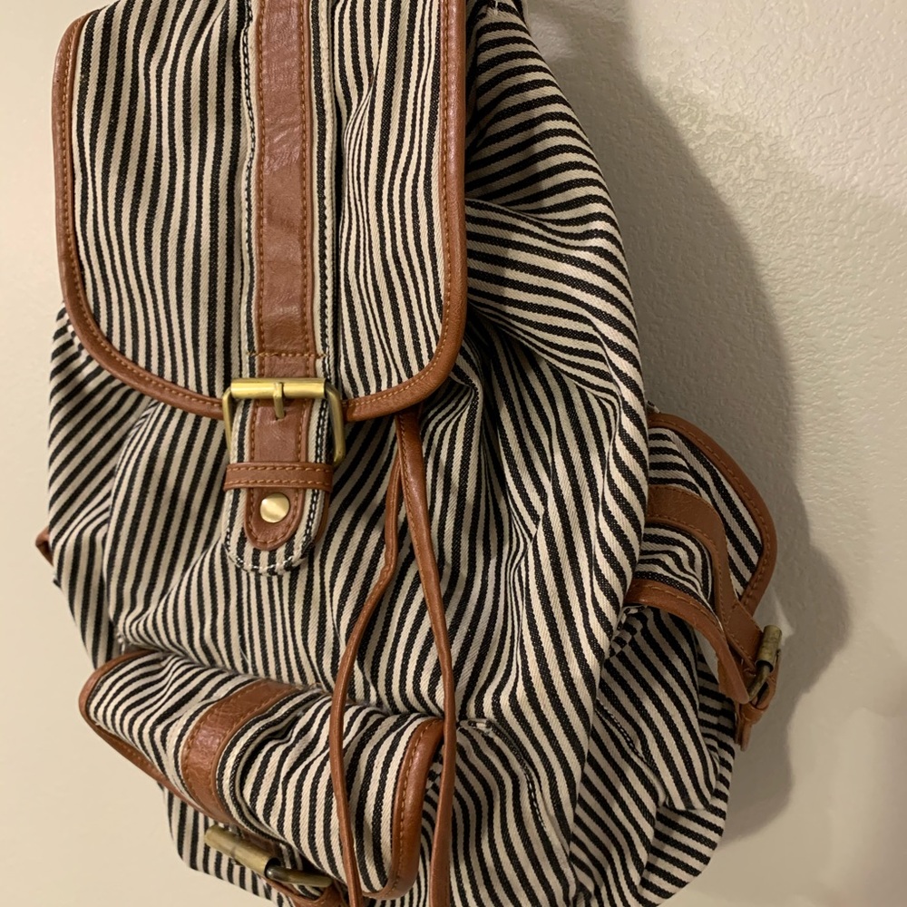 Striped backpack - Picture 3 of 4